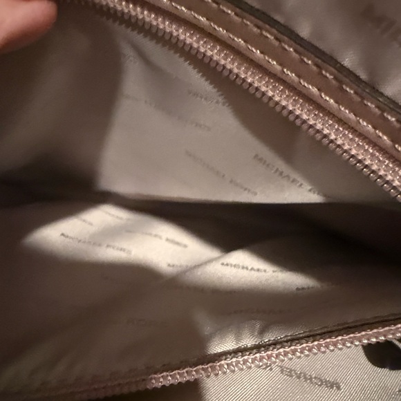 Michael Kors Mercer Large Pebbled Leather Accordion Tote Bag - Picture 6 of 16